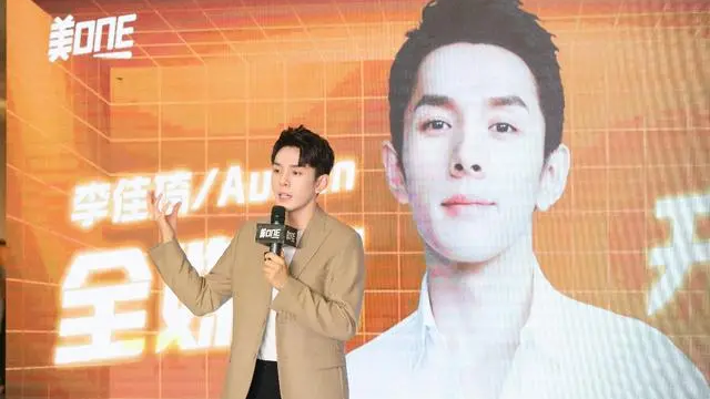 李佳琦荣登淘宝双11首日销售冠军，辉煌之路启航