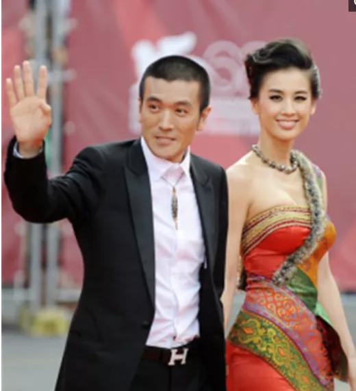 黄圣依杨子共创科技奇迹，智能新纪元引领下的8人群创新力量