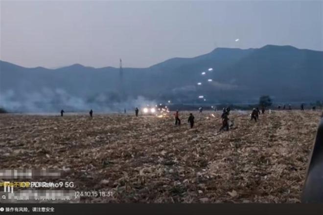 农户对拾玉米人群喷射加特林烟花事件，深度分析与反思