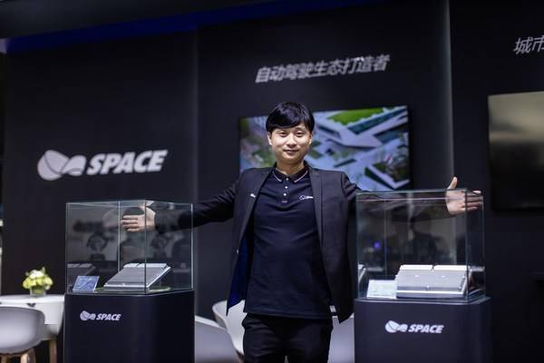 江小宴揭秘王宝强慈善背后的科技新星，前沿慈善科技魅力体验之旅