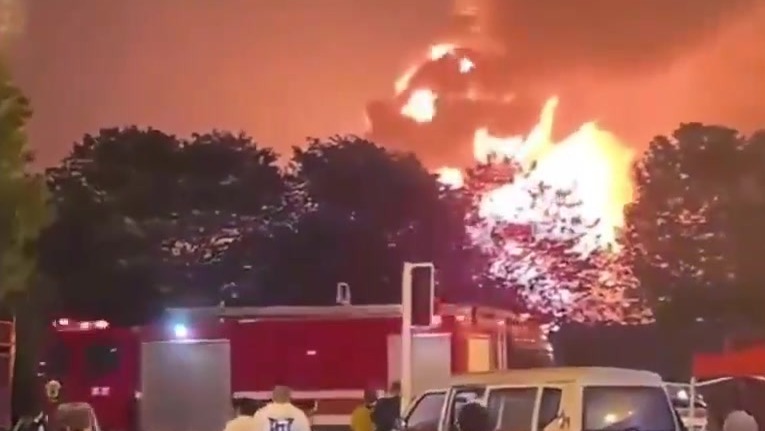 成都一燃油车燃爆事件引发关注，探寻附近独特风味小店