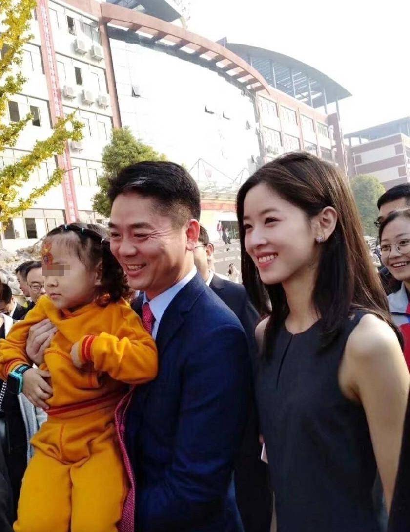 刘强东章泽天报案事件，解读与深度分析