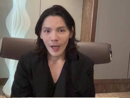 小红书揭秘，向佐鼻梁魅力引发9亿人模仿热潮！