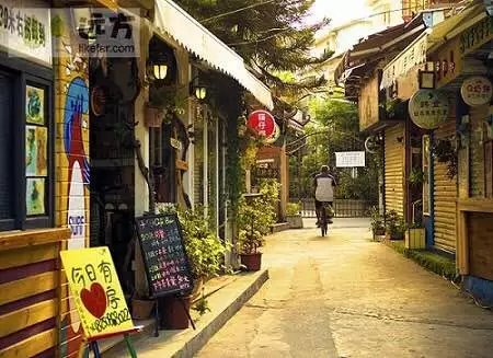 漫展最新美图与小巷深处的特色小店探秘